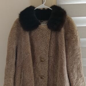 Sheepskin coat, round mink collar